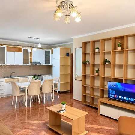 2br L Big Balcony L Free Parking Appartement
